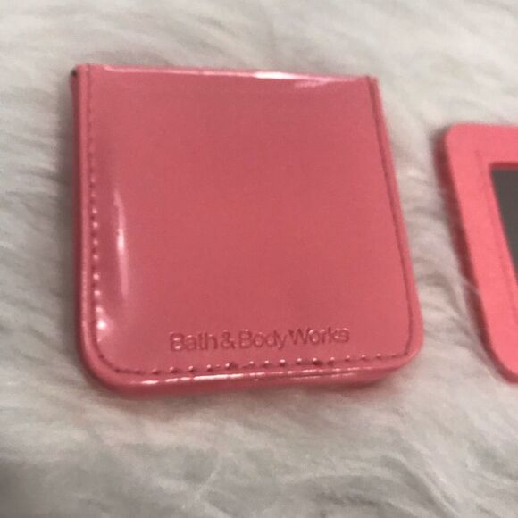 🦩 Bath & Body Works Pink Patent Compact Mirror travel size - Picture 6 of 8